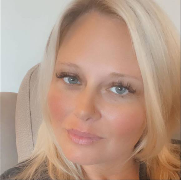 Meet your Posher, Lori - Picture 1 of 1